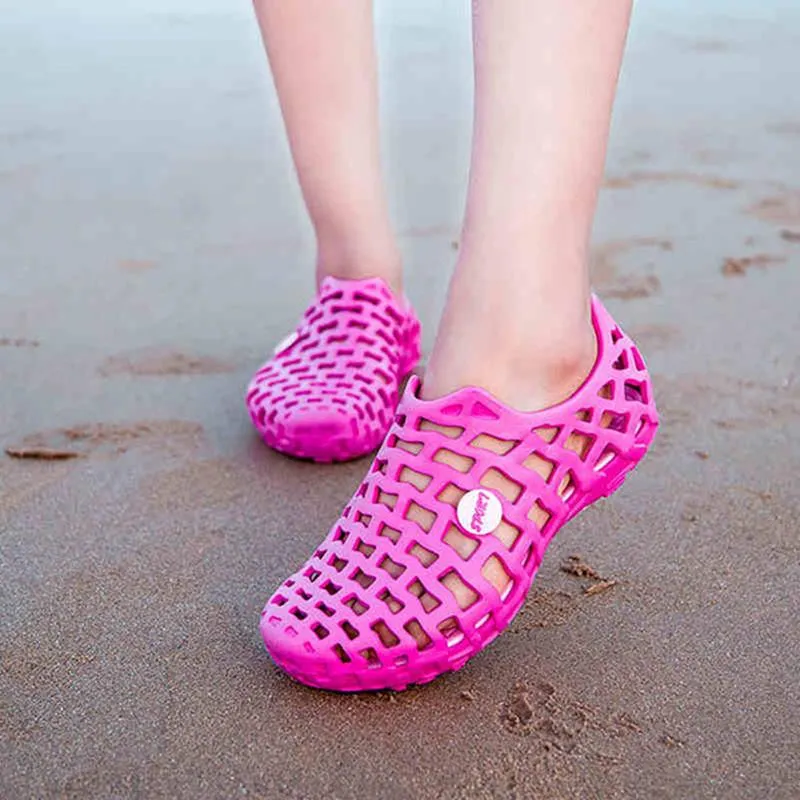 Breathable Hollow Out Pure Color Flat Casual Water Sandals For Beach